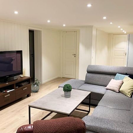 Newly Renovated Basement Apartment Сарпсборг Екстериор снимка